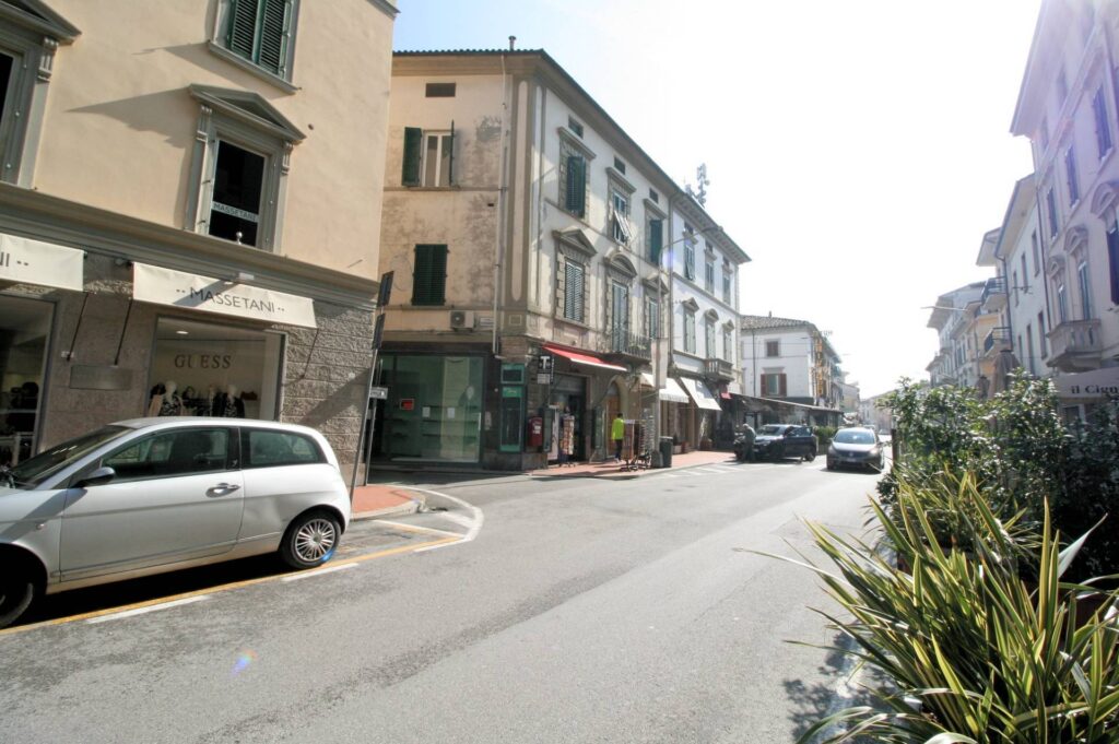 1324-UNITA' IMMOBILIARE DI AMPIA SUPERFICIE CON OTTIME POTENZIALITA' DI UTILIZZO IN POSIZIONE CENTRALE-Montecatini-Terme-13 Agenzia Immobiliare ASIP