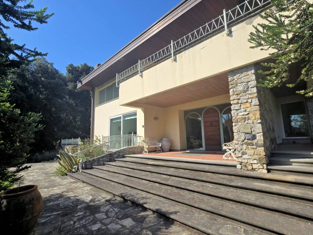 1530-Villa di dimensioni molto importanti con ampio parco in ottima location-Montemurlo-3 Agenzia Immobiliare ASIP