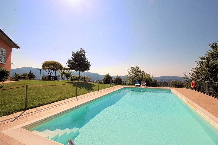 1449-Villa ristrutturata in posizione collinare con piscina-Pescia-1 Agenzia Immobiliare ASIP