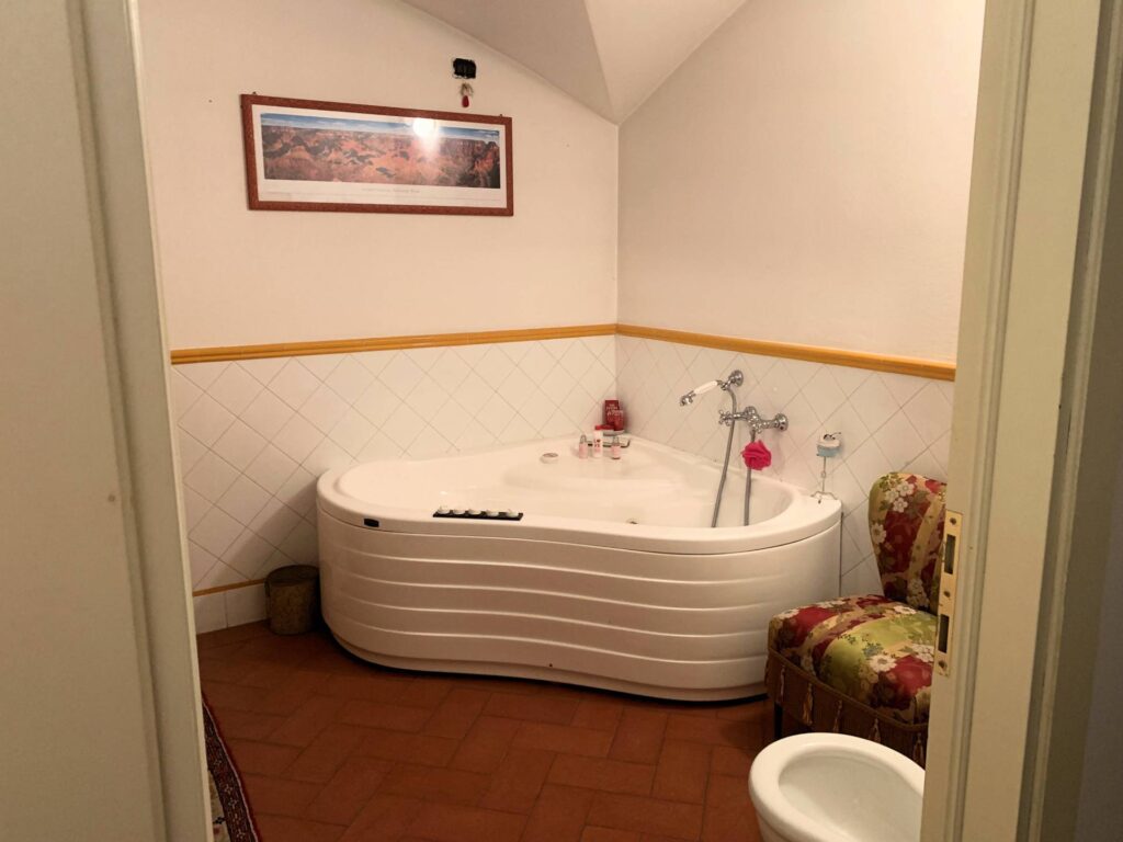 1549-Appartamento di ampia superficie in centro storico-Pistoia-9 Agenzia Immobiliare ASIP