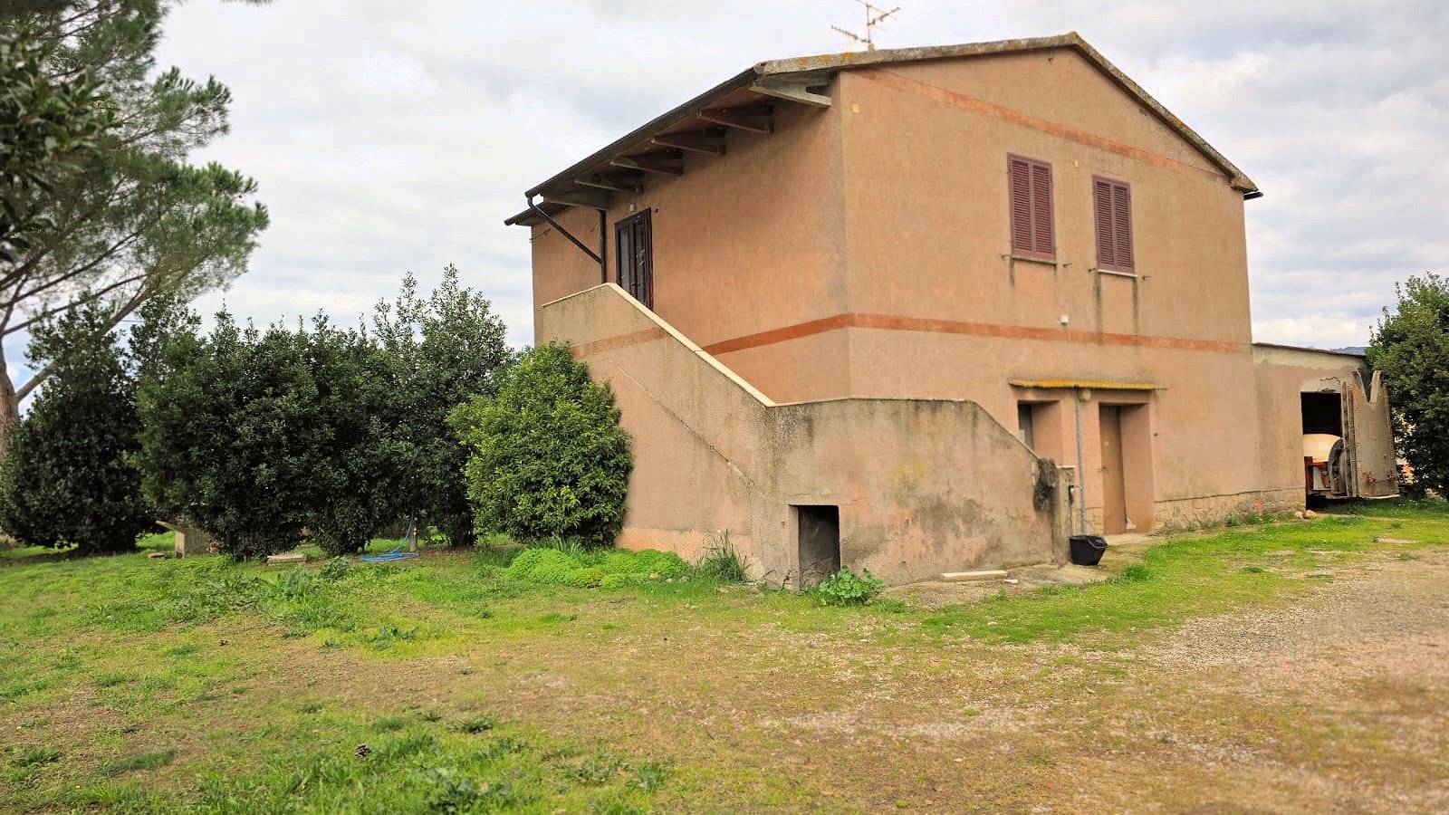 1613-Rustico di ampia superficie da ristrutturare con terreno-Roccastrada-1 Agenzia Immobiliare ASIP